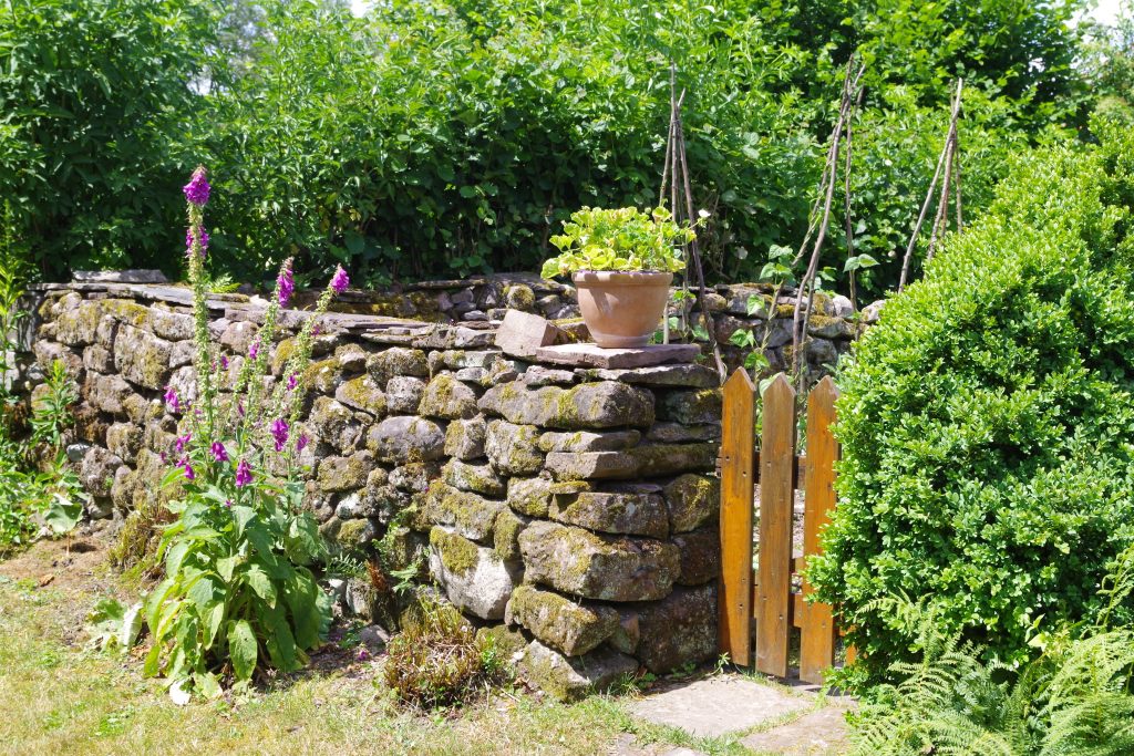 mur du potager en pierre gres de vosges